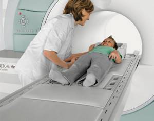 МРТ позвоночника: что показывает, как проходит процедура?